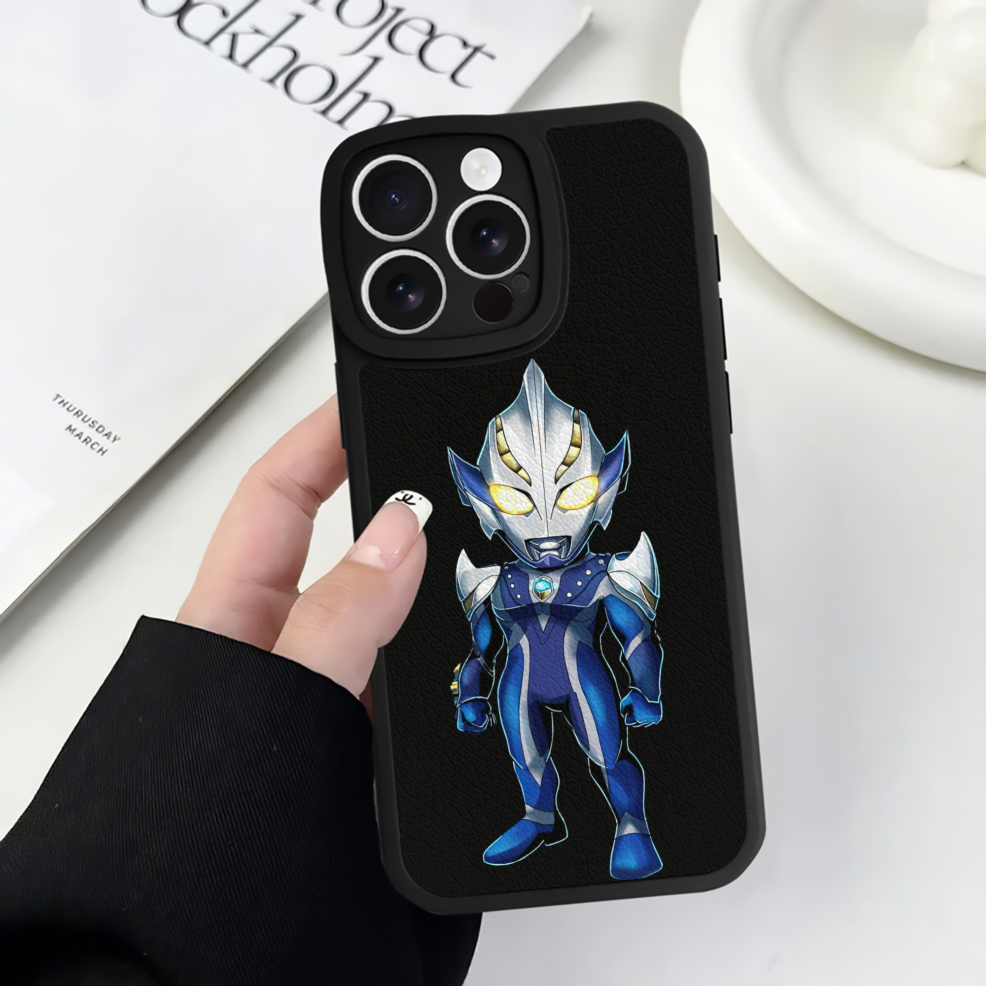 （画像用） ウルトラマン Ultraman 【iPhone 16シリーズ対応】シリコンスマホケース（レザー調） 材質：シリコン